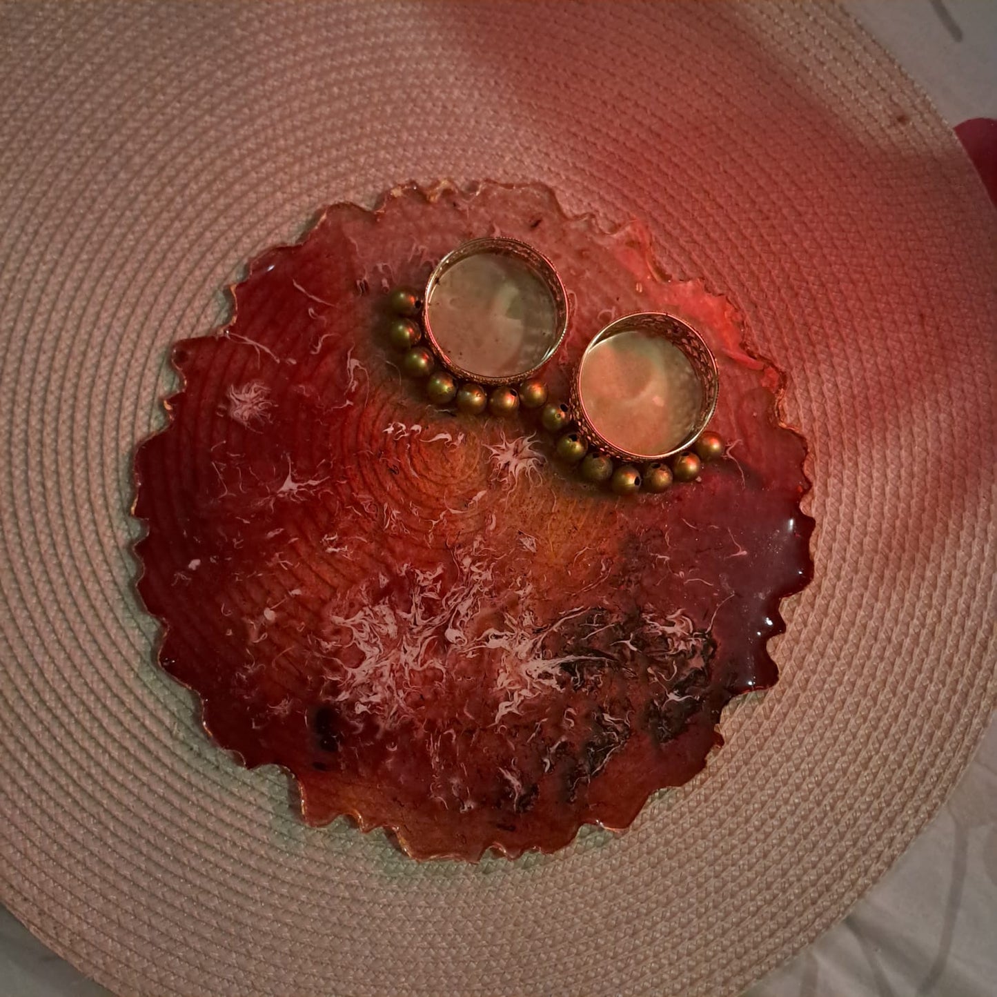 FESTIVE AGATE TRAY- Red - RESINVERSELUX- Where Art meets Soul