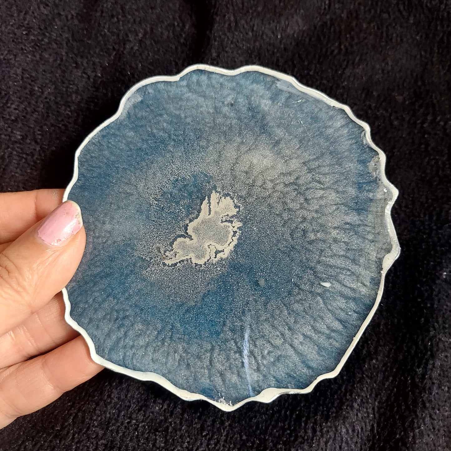DEEP VEINS AGATE COASTER 4 INCH IN BLUE AND SILVER - RESINVERSELUX- Where Art meets Soul